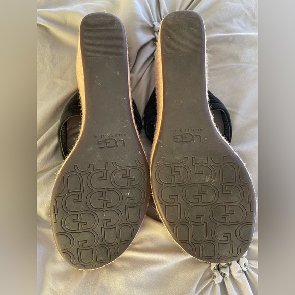 Ugg wedge sandals. Like new. Size 7 - Picture 5 of 5
